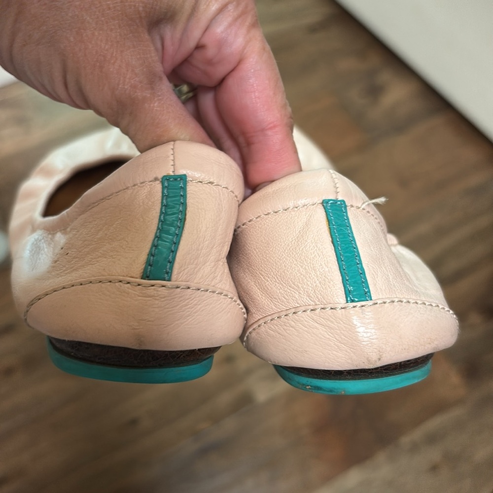 Tieks Cream Ballet Flats with Elastic Edge and Rounded Toe - Picture 2 of 4